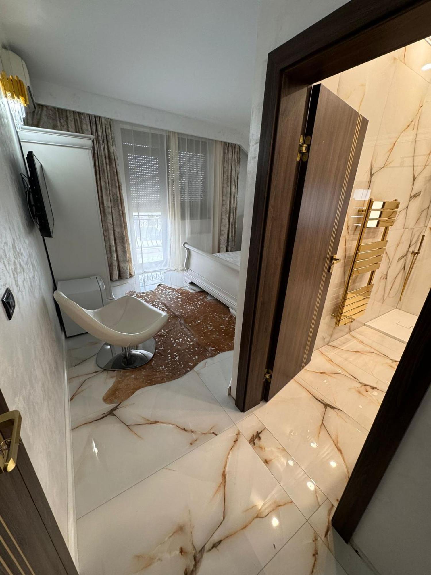 Sea Breeze Rooms Mamaia Nord ナボダリ エクステリア 写真