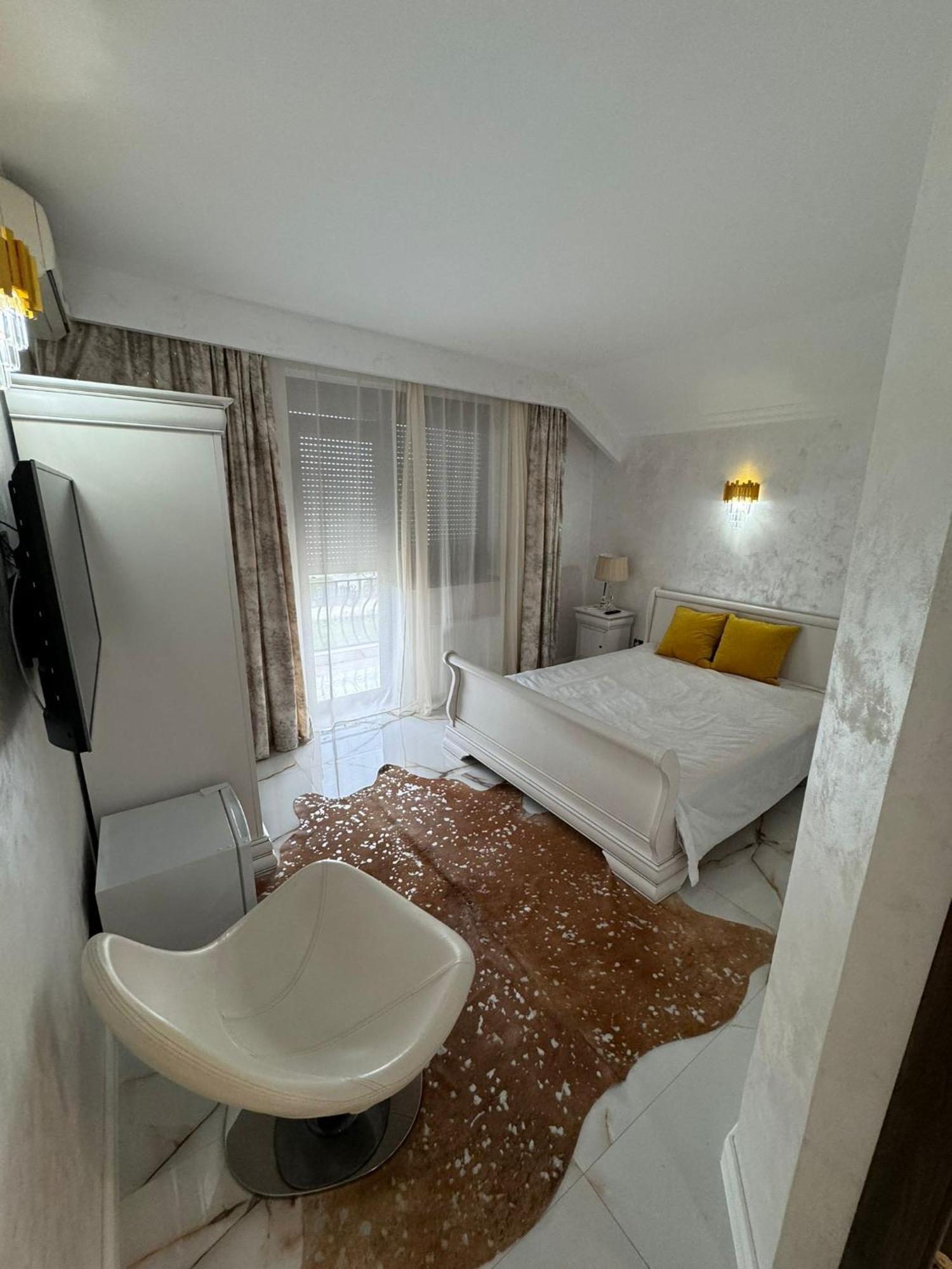 Sea Breeze Rooms Mamaia Nord ナボダリ エクステリア 写真